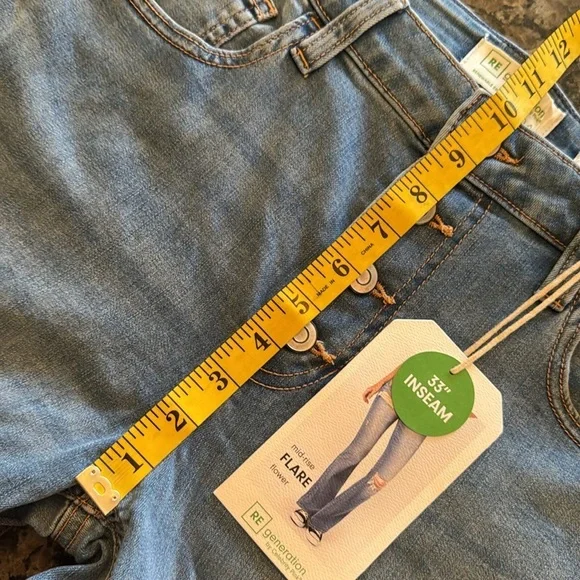 Celebrity by Pink Women's button-fly mid-rise Blue flare Jeans NWT 13/31 - Picture 9 of 11